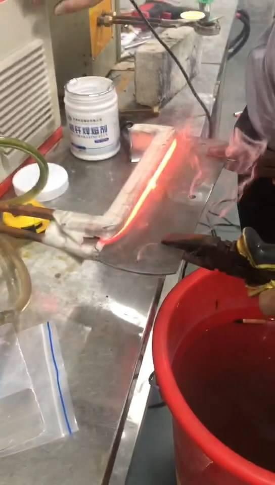 超高頻淬火設(shè)備對刀口淬火試樣視頻