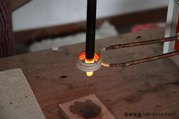 高頻淬火機廠家對汽車鋼板彈簧的熱處理 