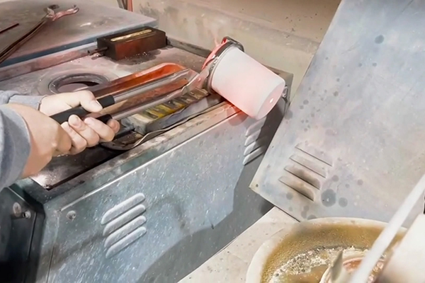 一體式熔煉爐，中高頻熔金機，貴金屬金銀熔煉設(shè)備，可定制大小