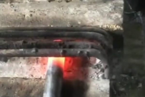 高頻感應加熱設備加熱速度快 幾秒鐘燒紅鐵棒