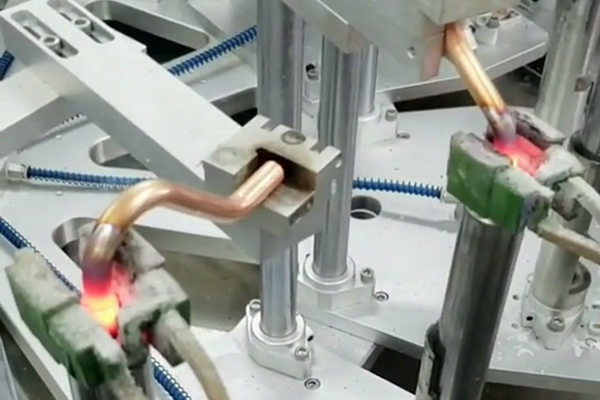 手持式高頻加熱機配合旋轉(zhuǎn)設(shè)備自動化焊接銅管