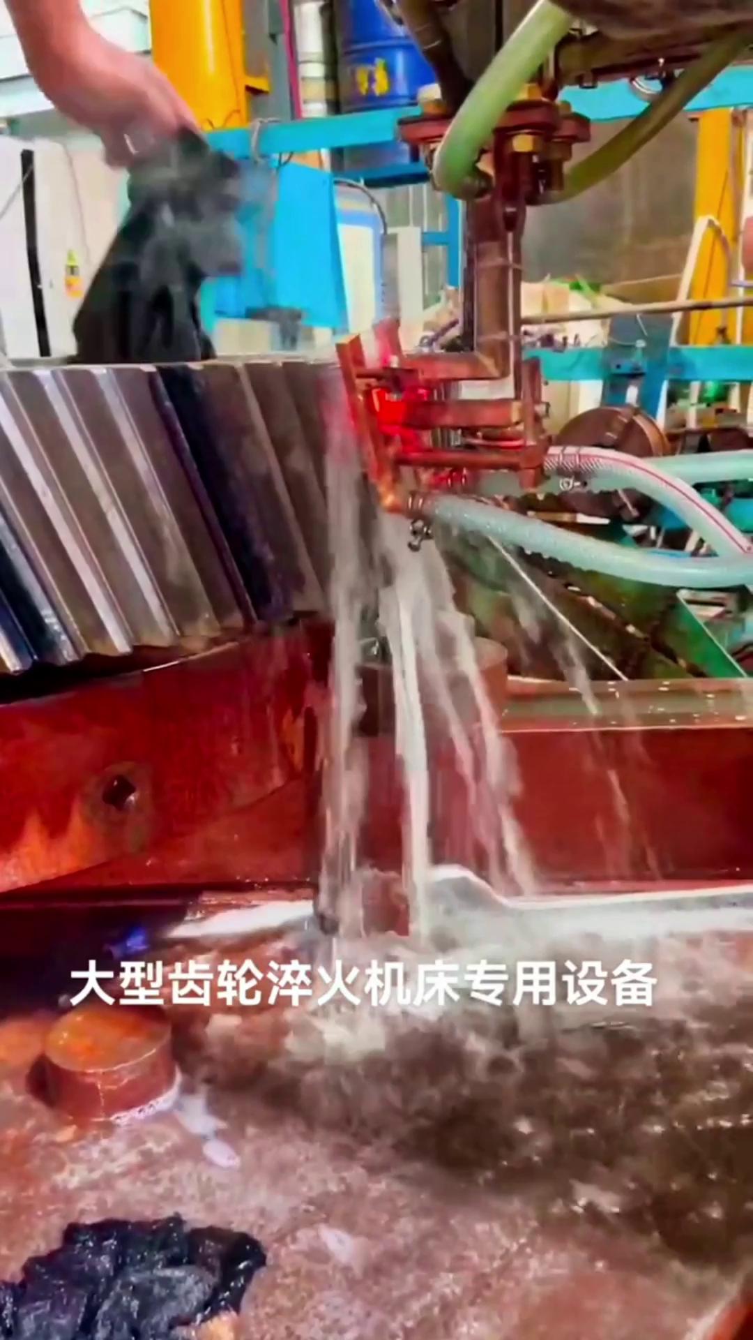 不銹鋼薄片淬火超高頻淬火機(jī)，根據(jù)客戶的需求來調(diào)整淬火深沉度和淬火速度(圖2)