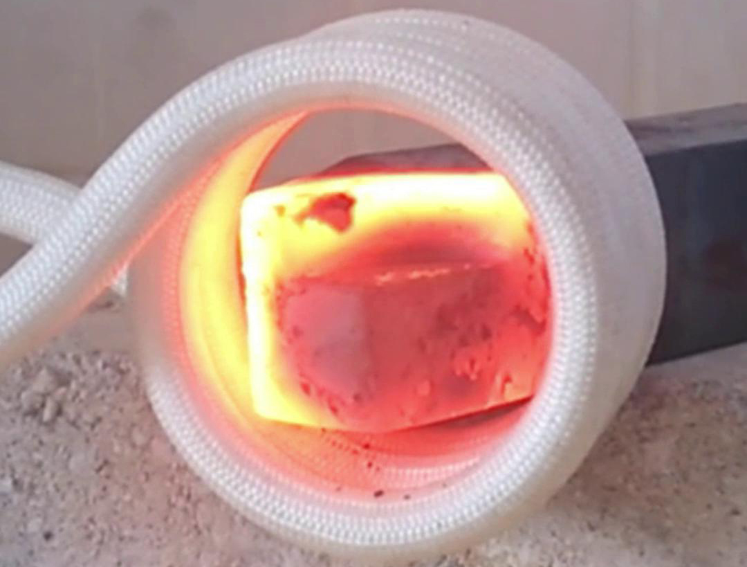 高頻焊機(jī)可以提高焊接質(zhì)量和效率，降低生產(chǎn)成本，是鎢鋼刀頭焊接的理想選擇