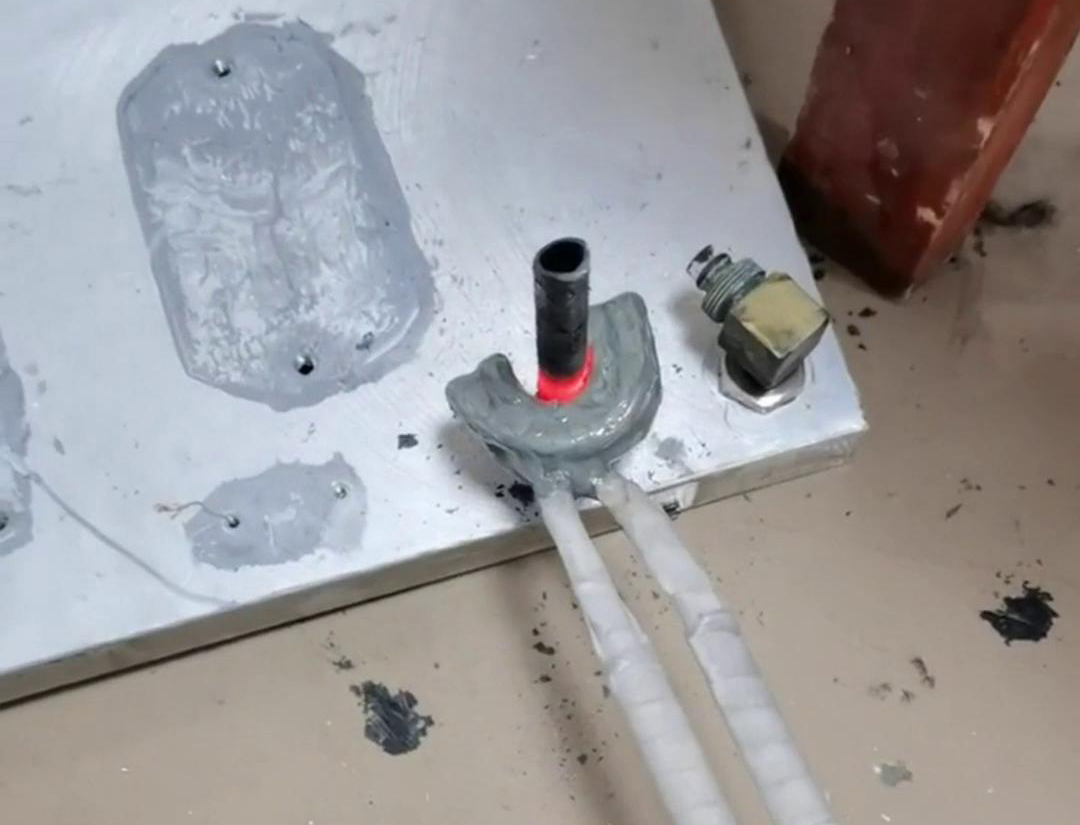 ?感應(yīng)加熱具有許多優(yōu)點，如加熱速度快、加熱均勻、可控性強(qiáng)等