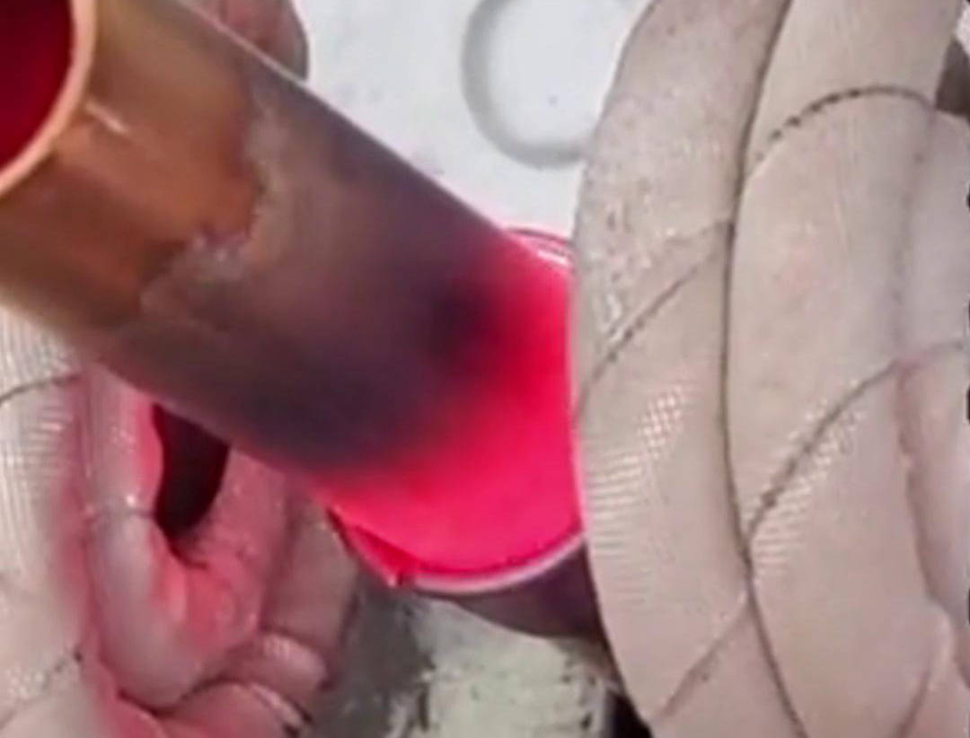 手持式高頻機(jī)銅件焊接是一種高效、精確的焊接方法，適用于銅材料的局部加熱和焊接