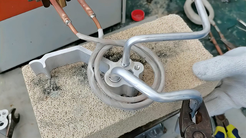 鋁件和鋁件高頻焊接具有焊接速度快、焊縫美觀、生產(chǎn)效率高等優(yōu)點(diǎn)