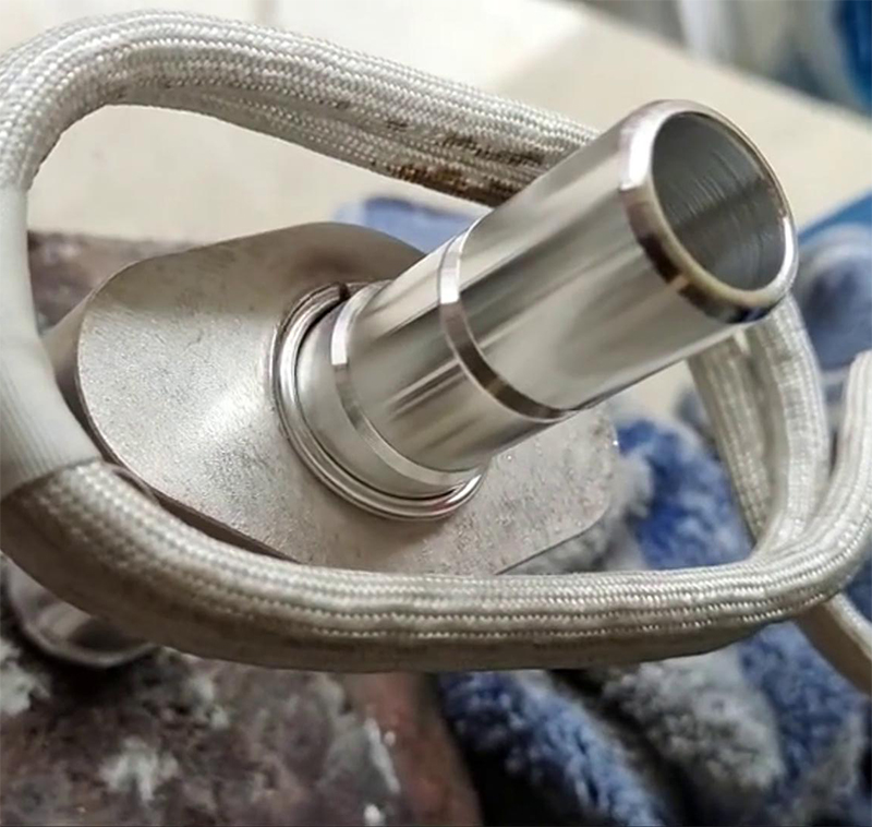 鋁儲(chǔ)液器的焊接，尤其是鋁管的焊接，通常采用高頻焊接機(jī)進(jìn)行