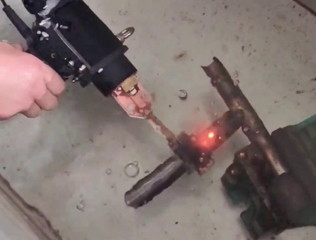 手持式高頻加熱機(jī)滿足在液體中加熱金屬的需求