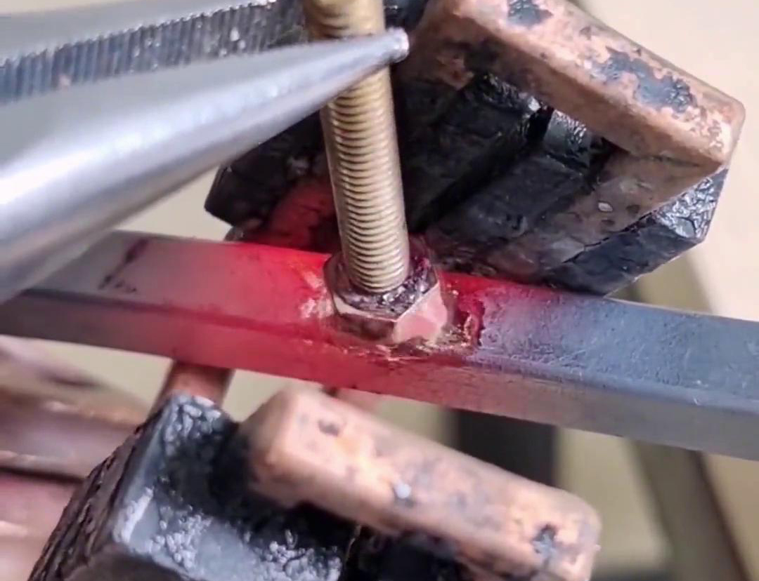 銅焊接，特別是銅件和銅管螺絲的焊接手持式高頻焊機有應用優(yōu)勢