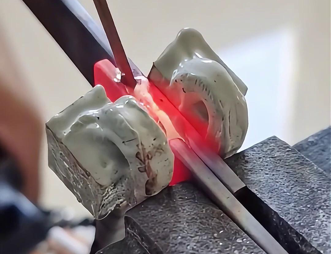 高頻焊接銅管相比傳統(tǒng)的火焰焊接，具有多方面的顯著優(yōu)勢(shì)