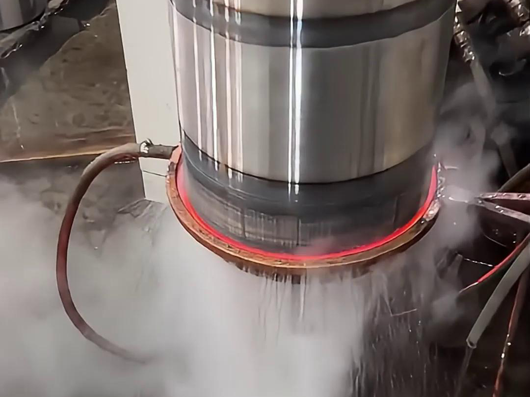 高頻淬火設備可以實現(xiàn)直徑400mm軸的熱處理硬度達到50HRC以上