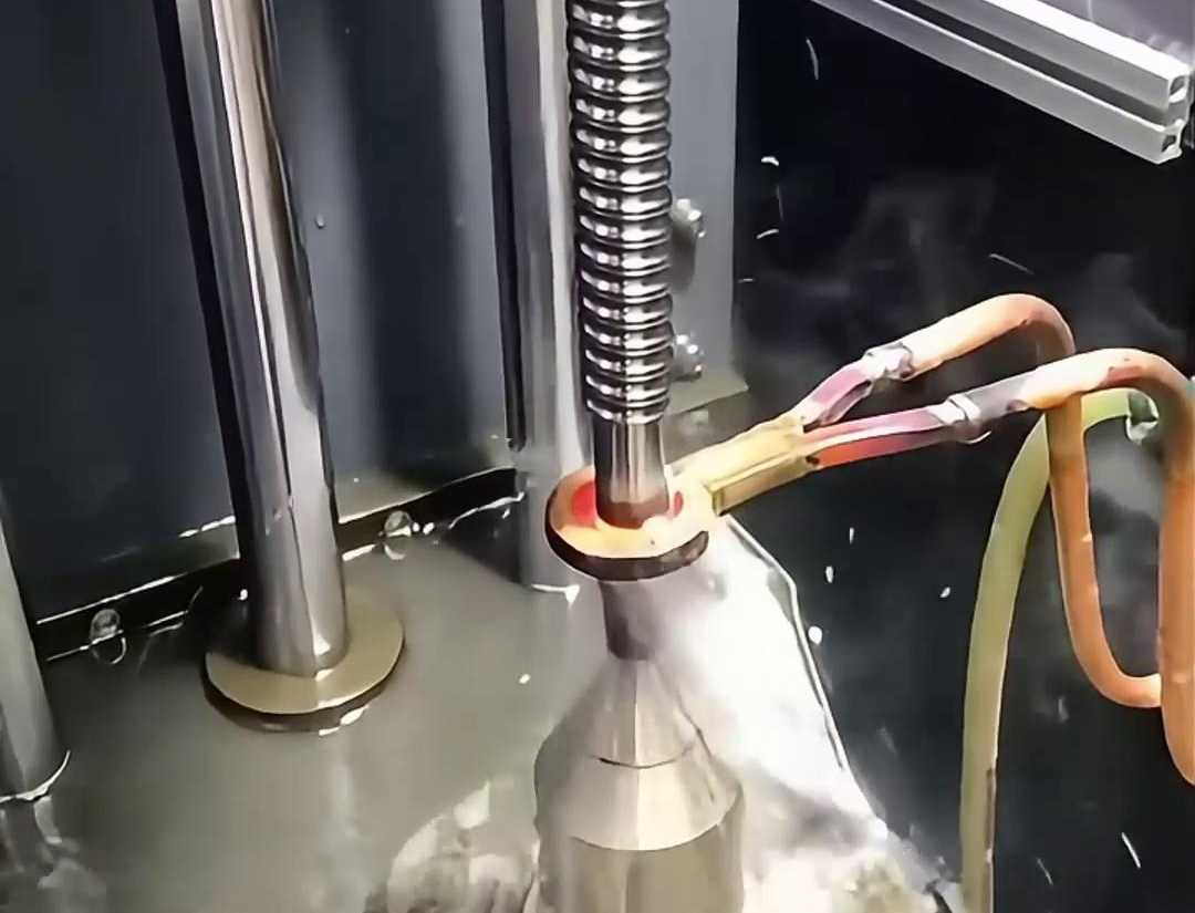 球頭主銷淬火和絲桿軸高頻淬火提高這兩類部件的表面硬度、耐磨性和疲勞強度