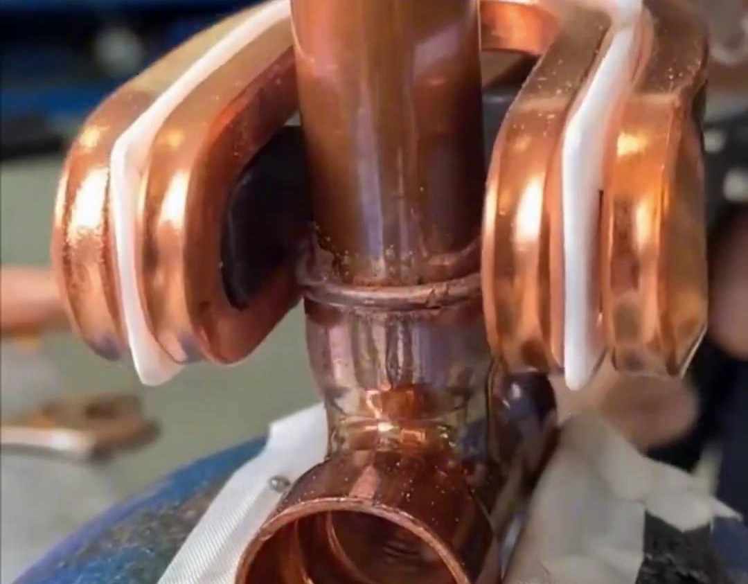 手持式高頻焊機(jī)在焊接22毫米直徑銅管， 22毫米銅管三通接頭