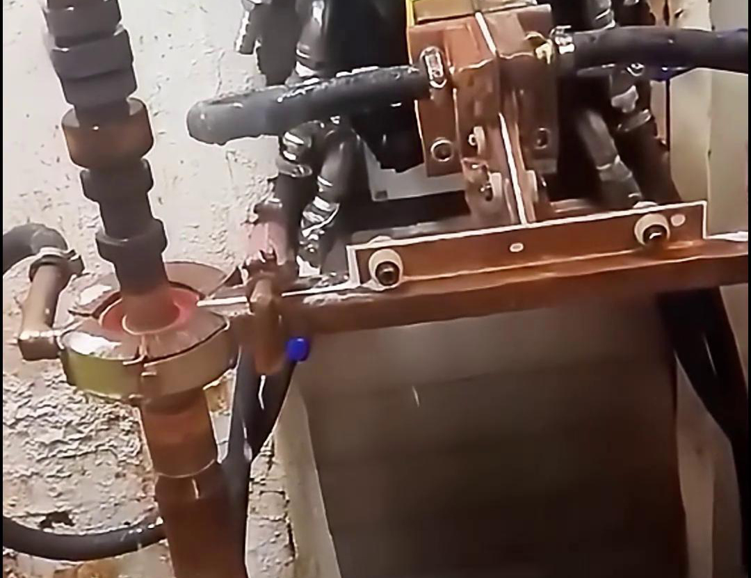 曲軸高頻淬火熱處理高頻淬火設(shè)備具有加熱速度快、淬火層深度可控、變形小等優(yōu)點(diǎn)