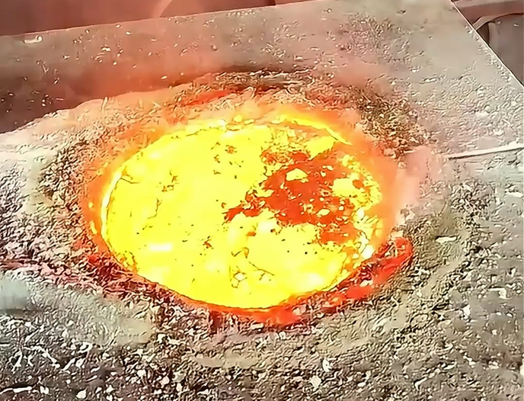 中頻熔銅爐：高效、環(huán)保的熔煉解決方案