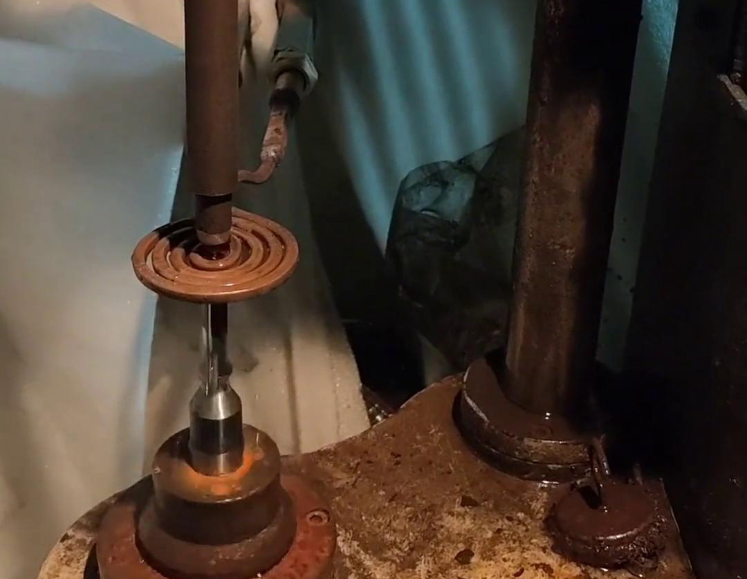 高頻淬火機(jī)床針對10mm軸的高頻淬火處理