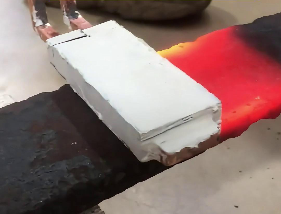 手持式感應(yīng)加熱設(shè)備是一種輕便、易于操作的加熱工具