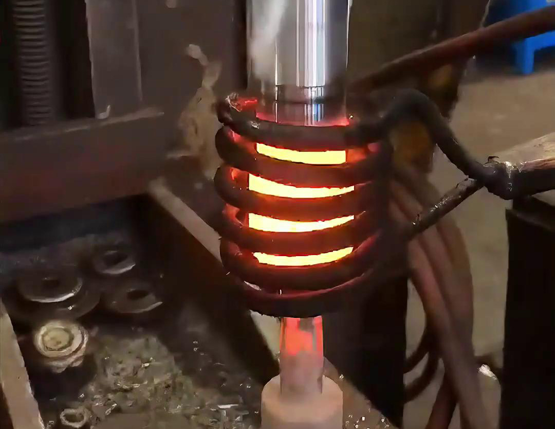 高頻淬火機(jī)床，可以做到齒輪銷軸半、全自動化淬火熱處理