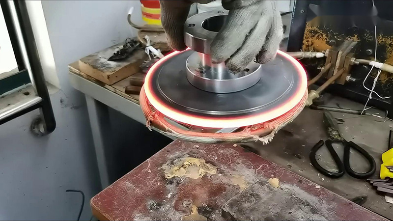 高頻退火機是一款適用于不銹鋼工件退火處理的設備