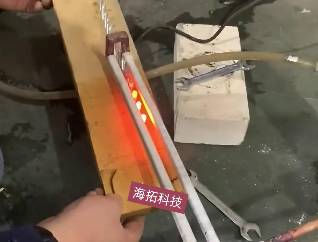 6mm端頭在線退火，高頻加熱機(jī)配合自動(dòng)輸送帶實(shí)現(xiàn)均勻加熱退火