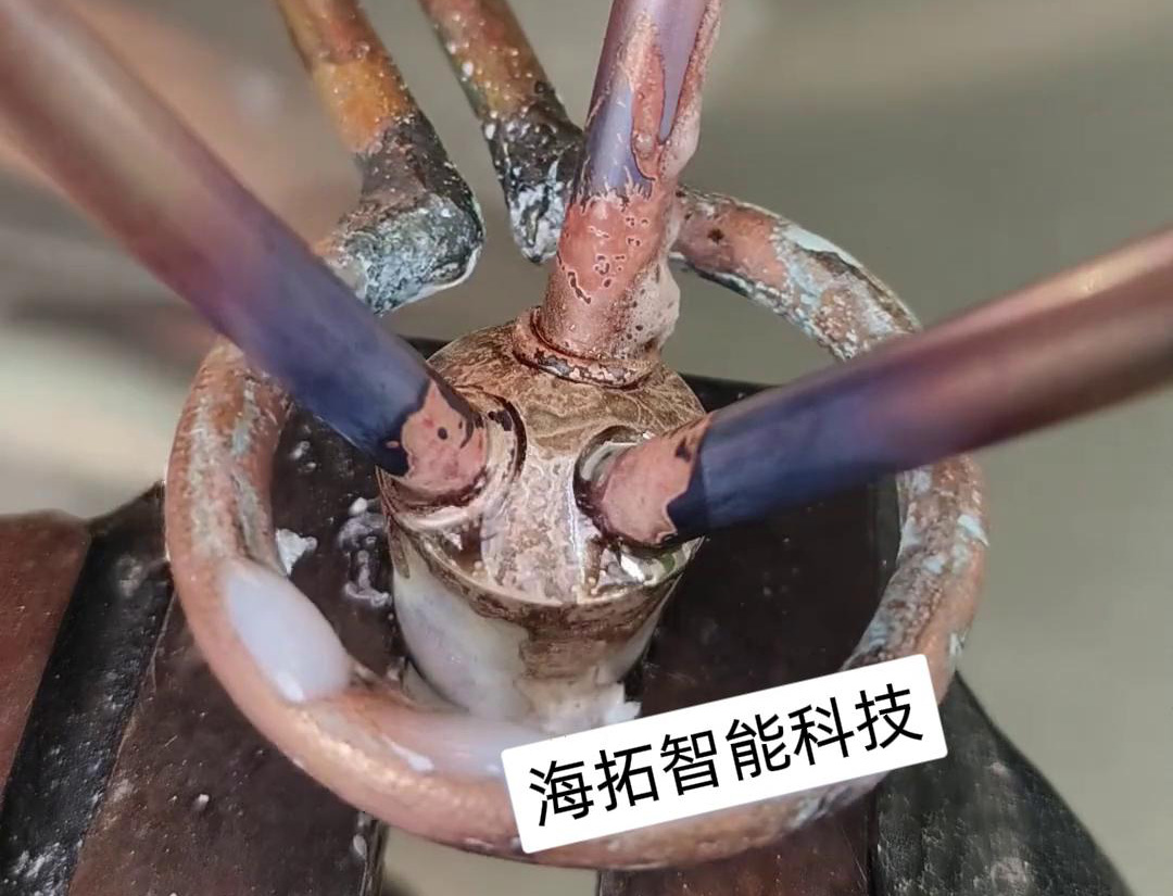 取代火焰焊接銅管的高頻焊機(jī)，可以配合自動(dòng)化設(shè)備實(shí)現(xiàn)全自動(dòng)釬焊銅管銅件