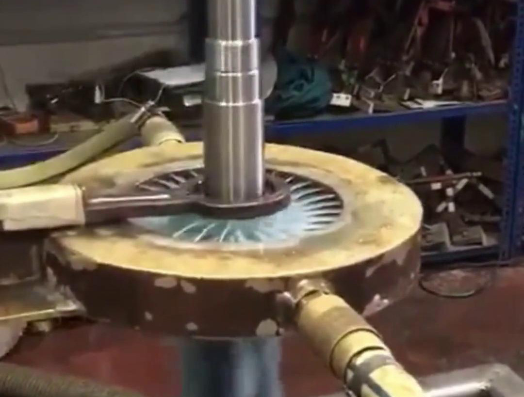 高頻數(shù)控淬火機床廣泛應用于軸類、齒輪類、模具類等工件進行淬火處理