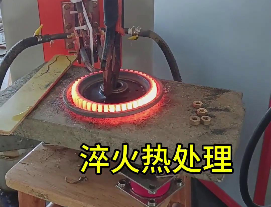 在選擇齒輪淬火方式時，超高頻淬火和中頻淬火各有其獨特的優(yōu)勢和適用場景