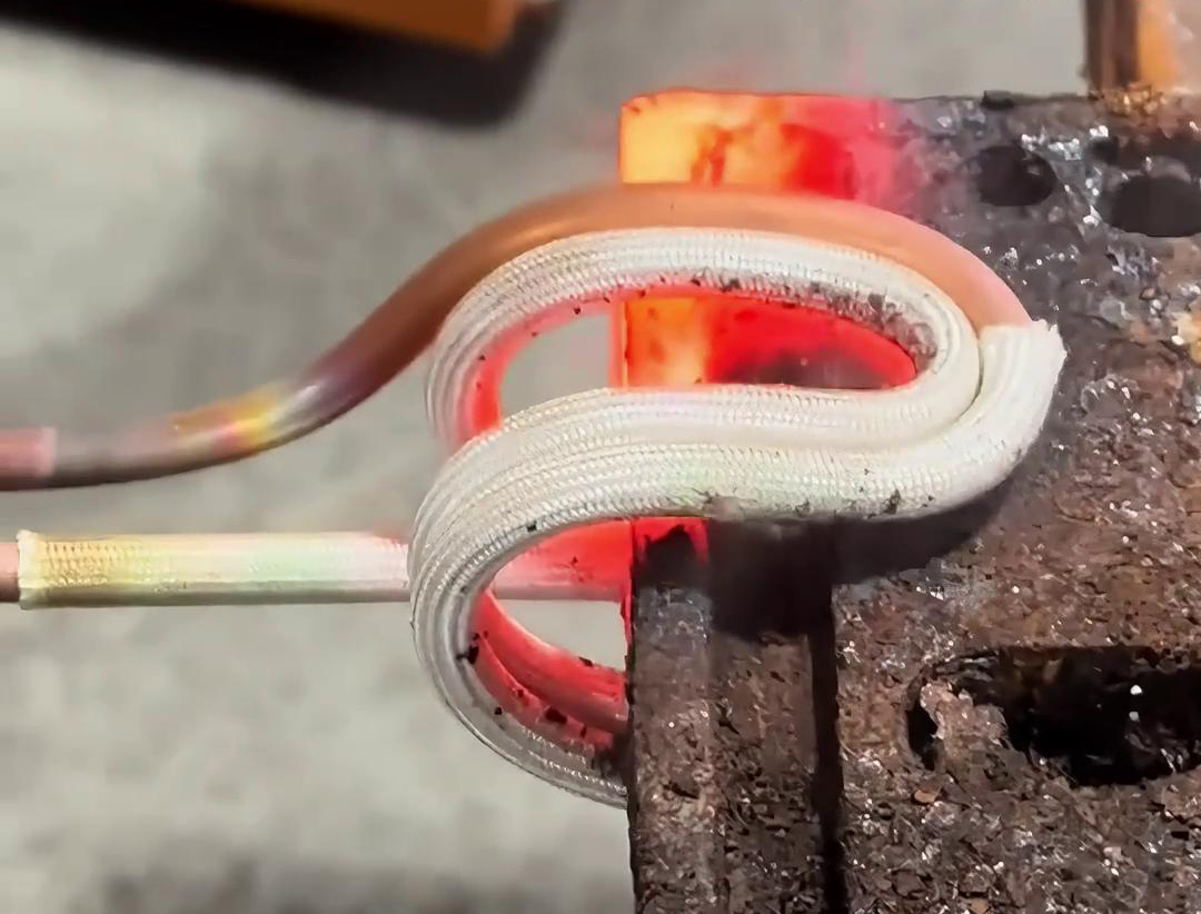 手持式高頻感應(yīng)加熱設(shè)備，讓你做加熱更方便，安全環(huán)保無明火