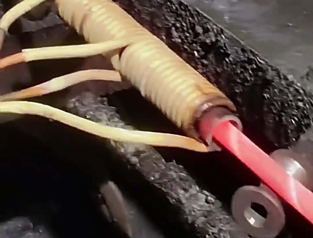 高頻調(diào)質(zhì)淬火生產(chǎn)線在管線材在線淬火熱處理是一種高效、節(jié)能的金屬熱處理工藝