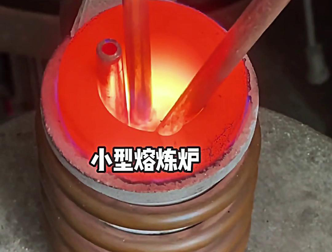 海瑞拓小型高頻熔煉爐的用途遠(yuǎn)不止于熔煉銀粉，還用來熔金、銅、鉛等多種金屬