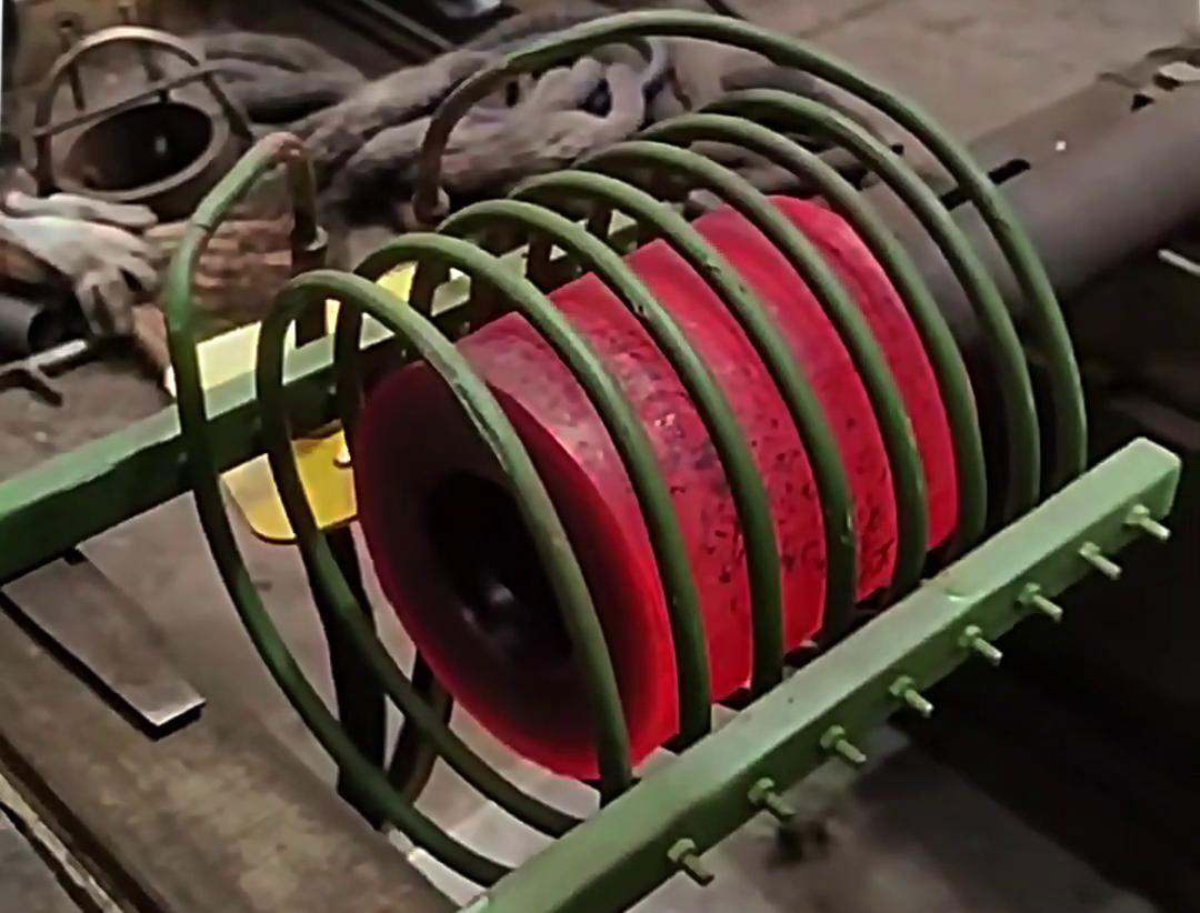 海瑞拓高頻感應(yīng)加熱設(shè)備為鋼件熱套工藝帶來(lái)了革新