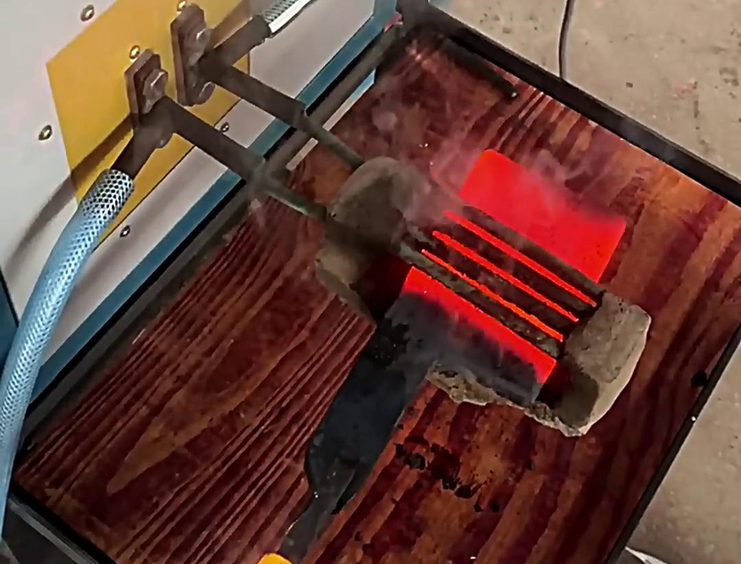 海瑞拓高頻加熱爐：打鐵好幫手