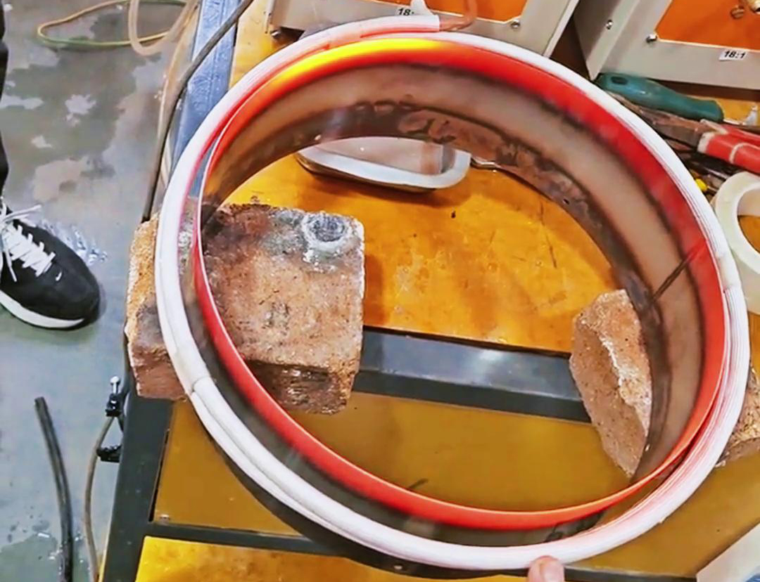 處理 Φ200mm 大型不銹鋼管退火，海瑞拓中頻感應加熱設備成了我們車間的好幫手(圖3)