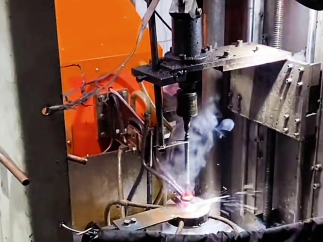 超高頻淬火機床適合做精密的小軸產(chǎn)品淬火熱處理