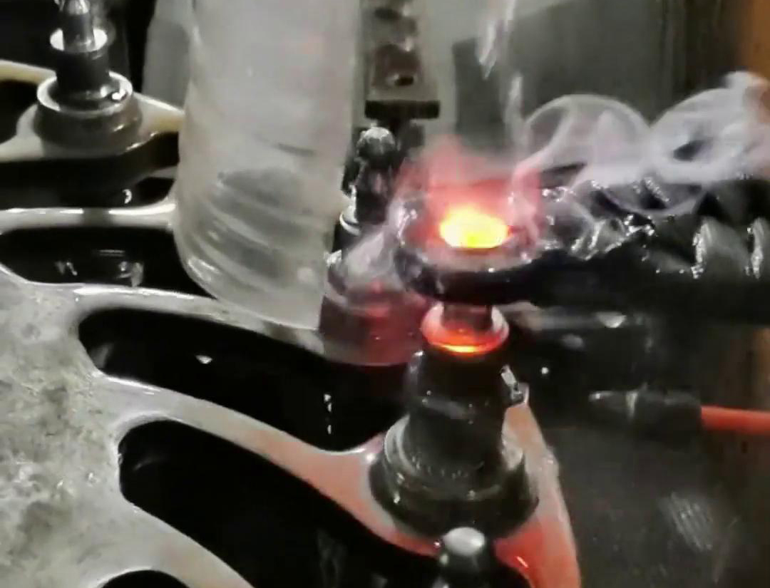 球頭自動旋轉(zhuǎn)淬火工裝：提升熱處理效能的關(guān)鍵