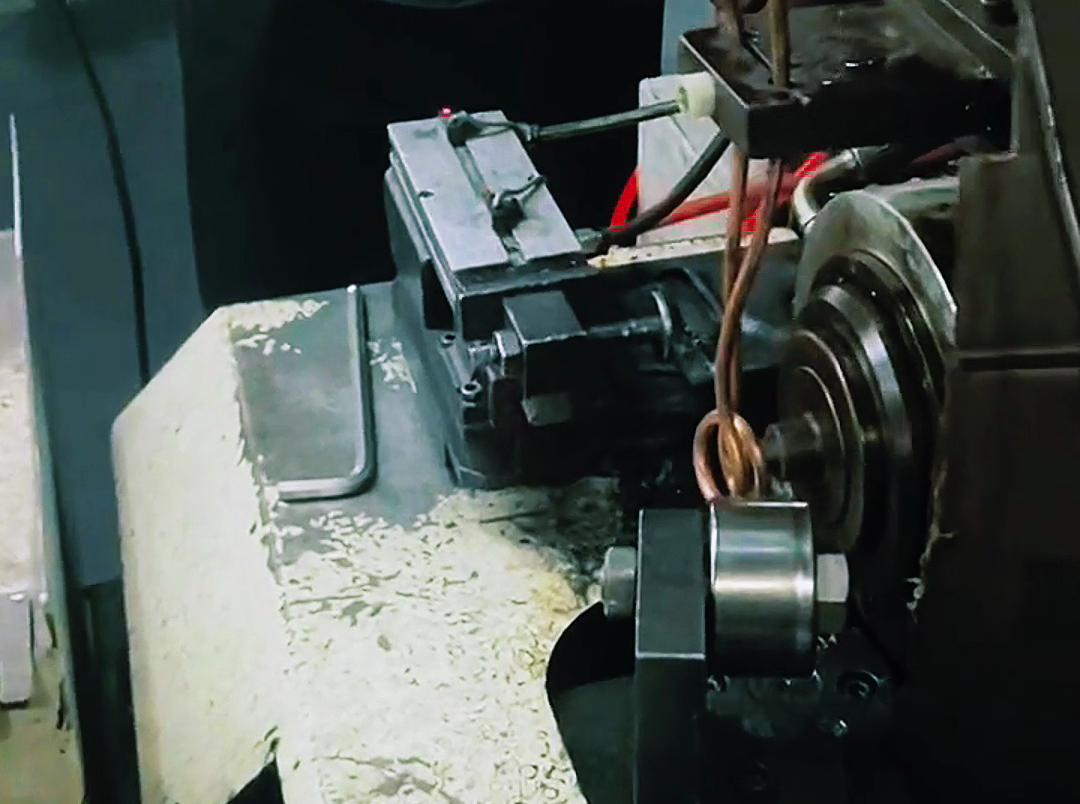 高頻加熱機(jī)配合機(jī)械裝置實(shí)現(xiàn)鋼管加熱縮口