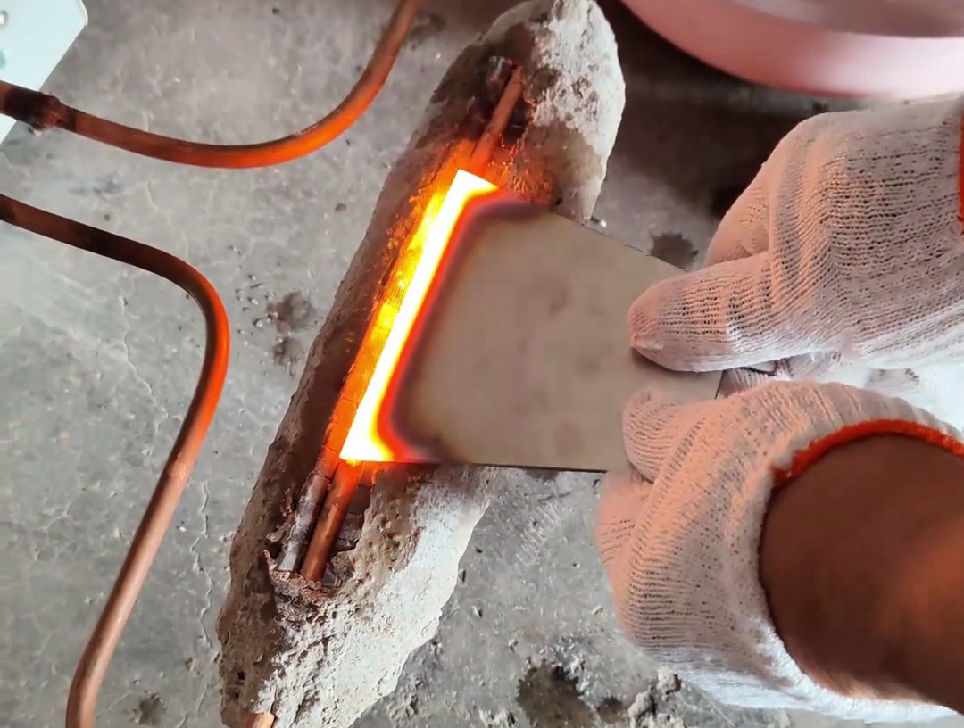 高頻淬火設(shè)備適用于多種農(nóng)具刀具的刃口淬火