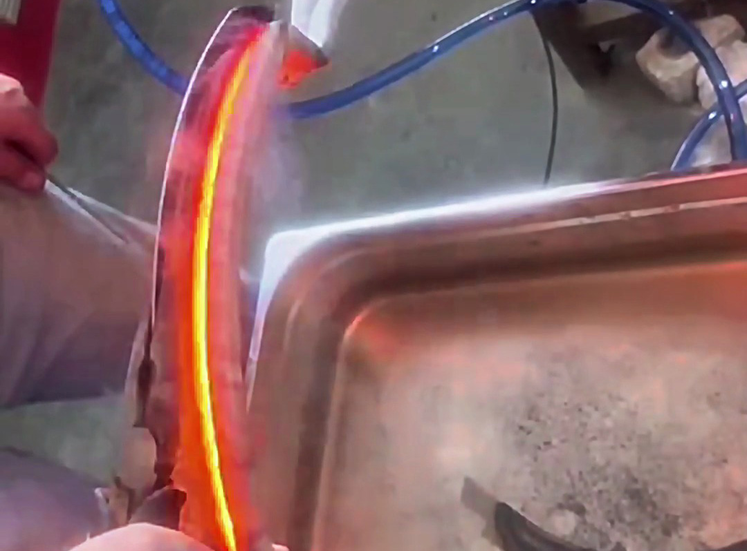 超高頻淬火機(jī)：打造持久鋒利鐮刀的秋收利器