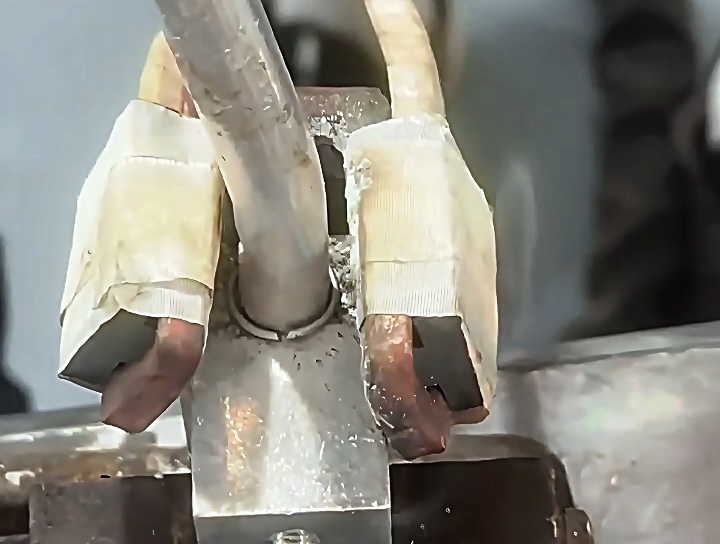 高頻焊接在異型銅件/銅管焊接中具有效率高、質(zhì)量穩(wěn)、成本低的優(yōu)勢(shì)