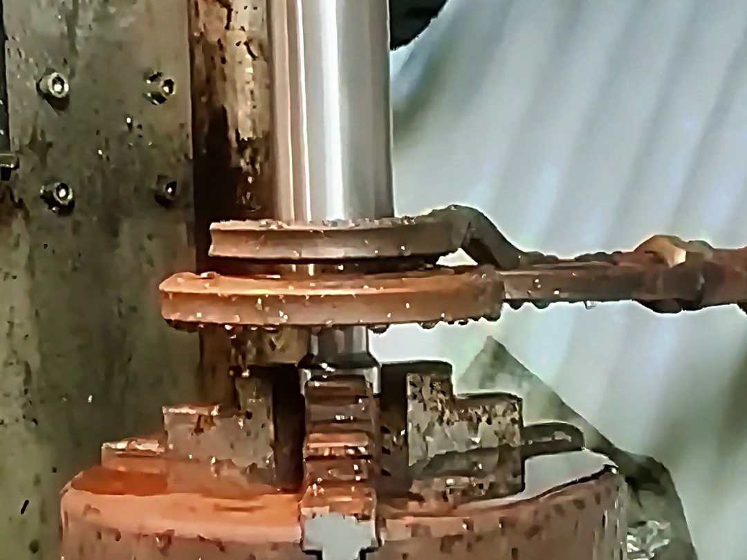 高頻淬火機床是一種專門用于金屬零件表面淬火處理的設(shè)備