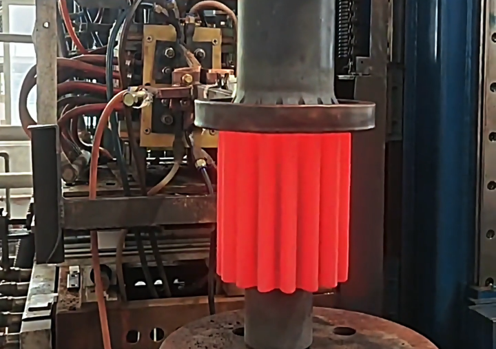 大型工件淬火采用中頻感應(yīng)加熱電源配合淬火機(jī)床才可以完成加熱