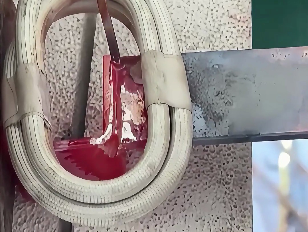 這個(gè)設(shè)備比傳統(tǒng)焊接快10倍！手持式高頻加熱機(jī)銅板銅片高頻焊接大揭秘