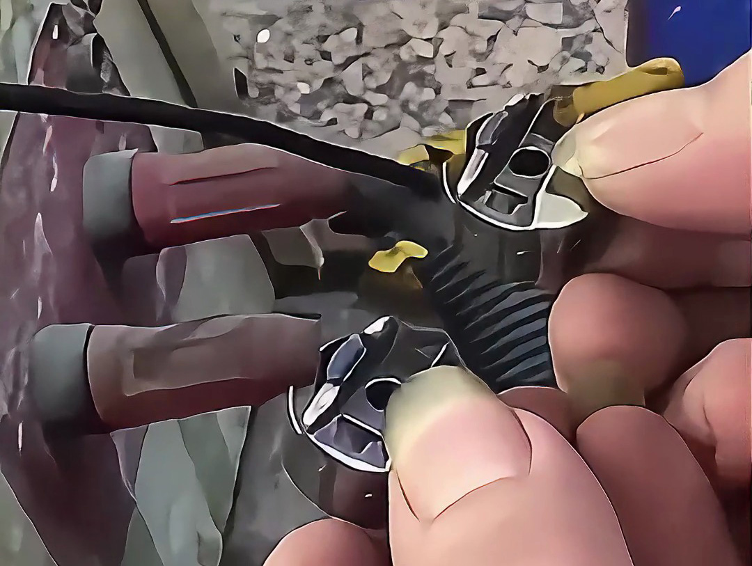 利用高頻感應(yīng)加熱設(shè)備可以有效地完成縫紉機(jī)梭殼的退火熱處理，