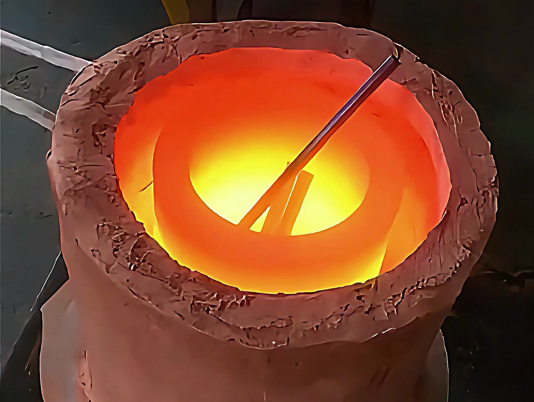 小型電熔煉爐替代煤炭火焰爐的核心原因：節(jié)能環(huán)保與精準(zhǔn)控溫的雙重優(yōu)勢