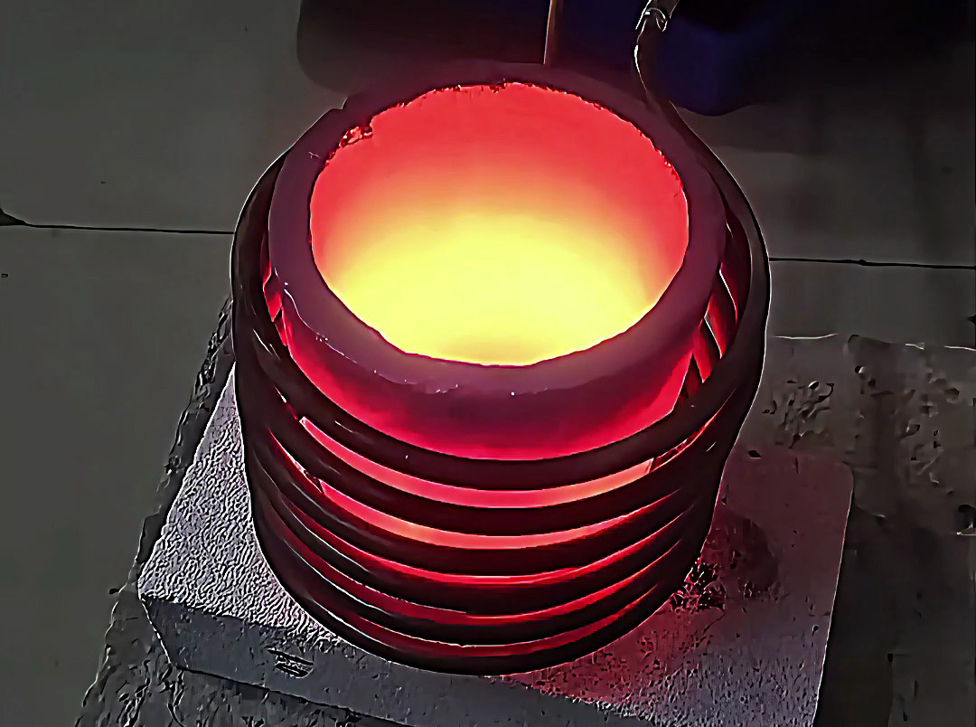 小規(guī)模生產(chǎn)必備！這款高頻熔煉爐為何受行業(yè)青睞？