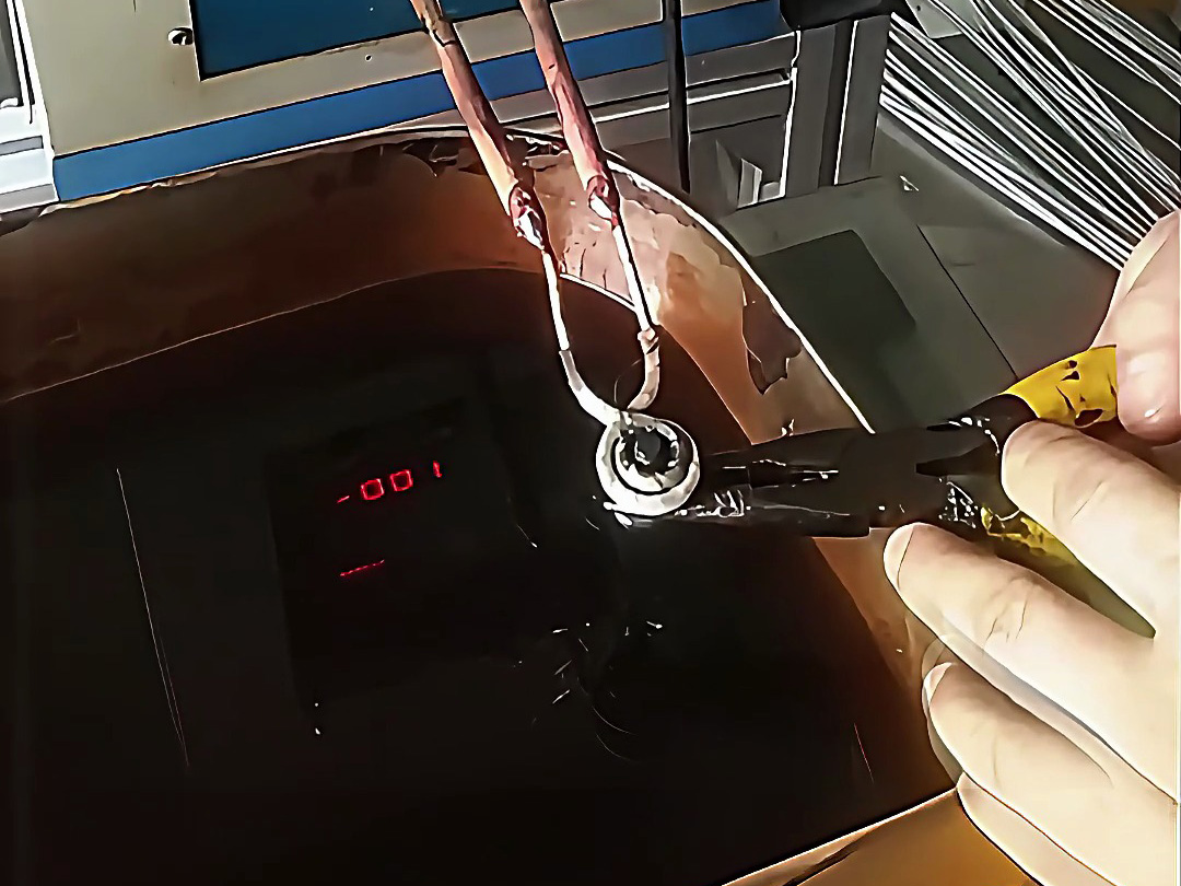 使用超高頻淬火機(jī)對螺絲淬火一定要掌握好淬火的時間和溫度