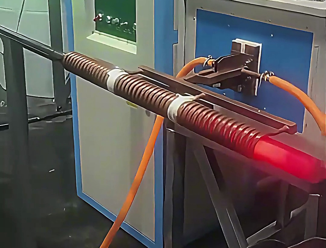 工業(yè)中頻鍛造加熱爐操作全揭秘！自動(dòng)化送料提升效率