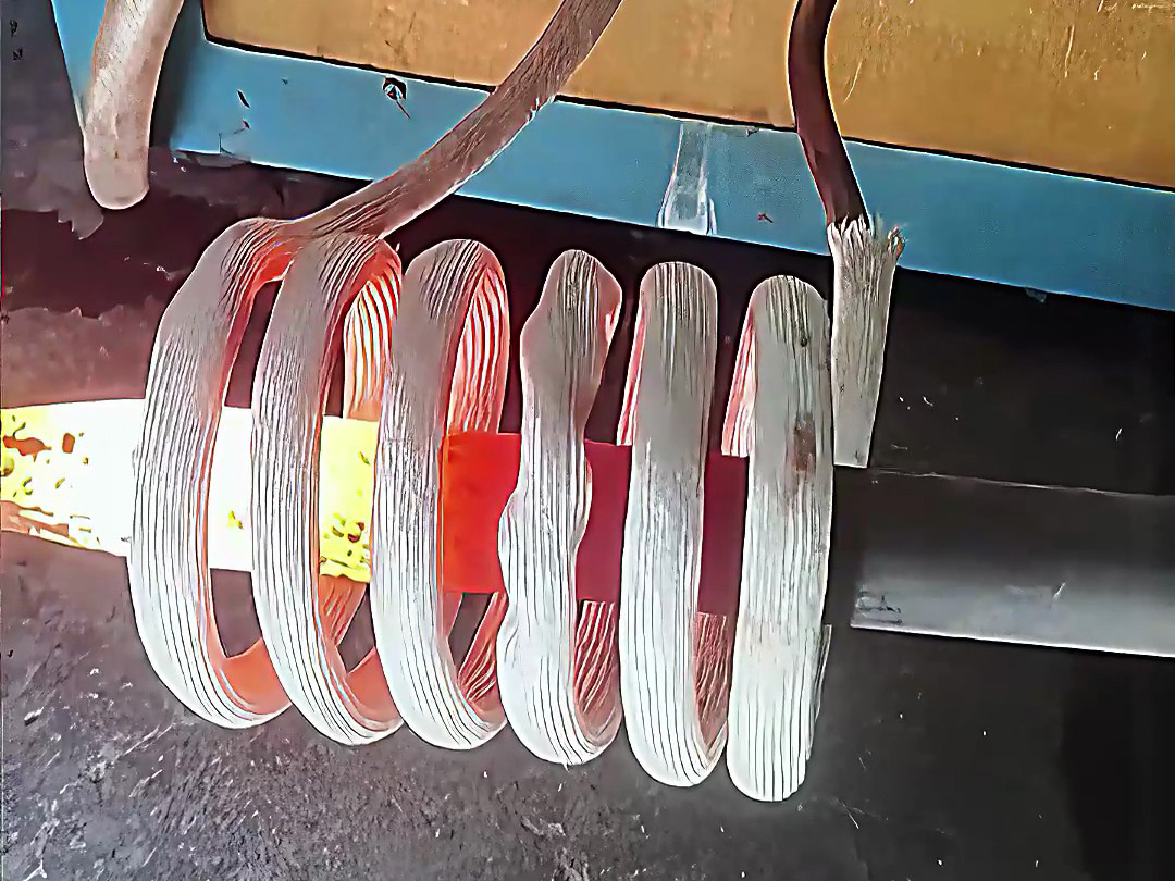 高頻加熱機(jī)是工地維修必備工具，鎬尖加熱鍛打設(shè)備