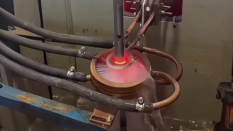 超高頻淬火機床，它的特點就是頻率高，淬火層深淺，適合表面淬火熱處理