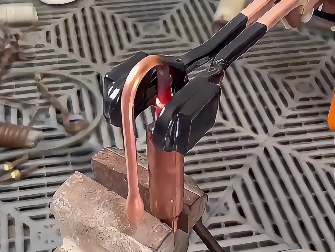 制冷空調(diào)分歧管路焊接新工藝：手持式高頻焊機(jī)成銅管鋁管焊接 “新寵”，完勝火焰焊接